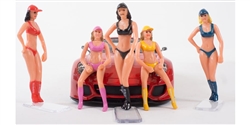 Carrera CAR21114 1/32 "Pit Babes" -5 different babes / package (2 seated & 3 standing)